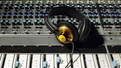 headphones black white akg