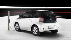 Toyota iQ Car electric car vehicle