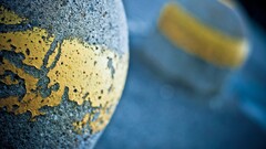 depth of field yellow stones