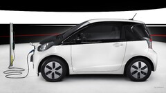 Toyota iQ Car electric car vehicle