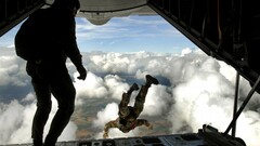 War skydiving soldier military vehicle