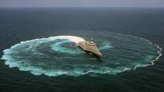 warship USS Independence (LCS-2) ship military